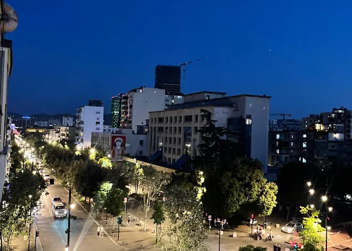 Urban Center * טיראנה